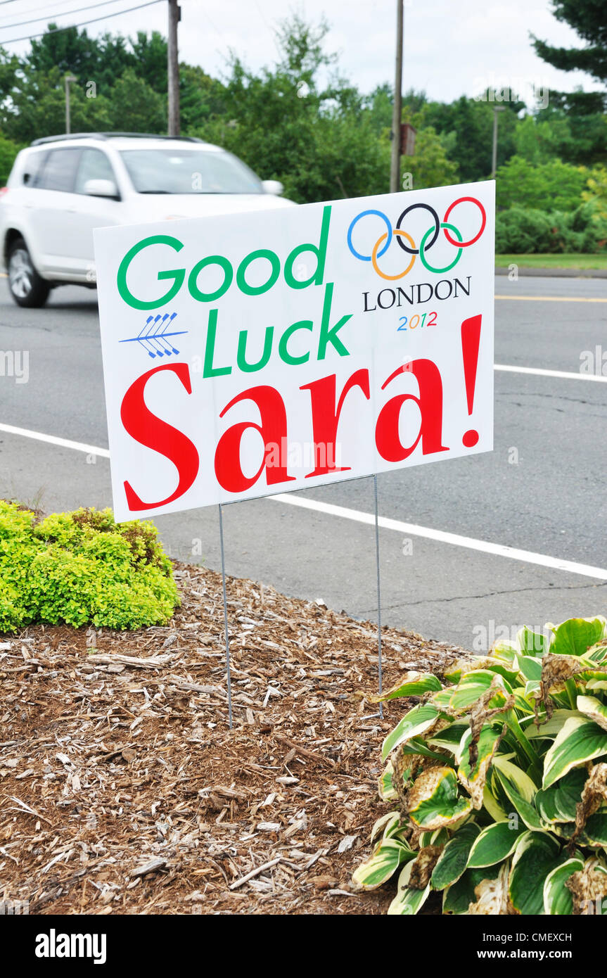 Assistenza stradale poster per Connecticut Rower Sara Hendershot che si sono qualificati per la finale di Olimpiadi di estate. Avon, Connecticut, Stati Uniti d'America Foto Stock