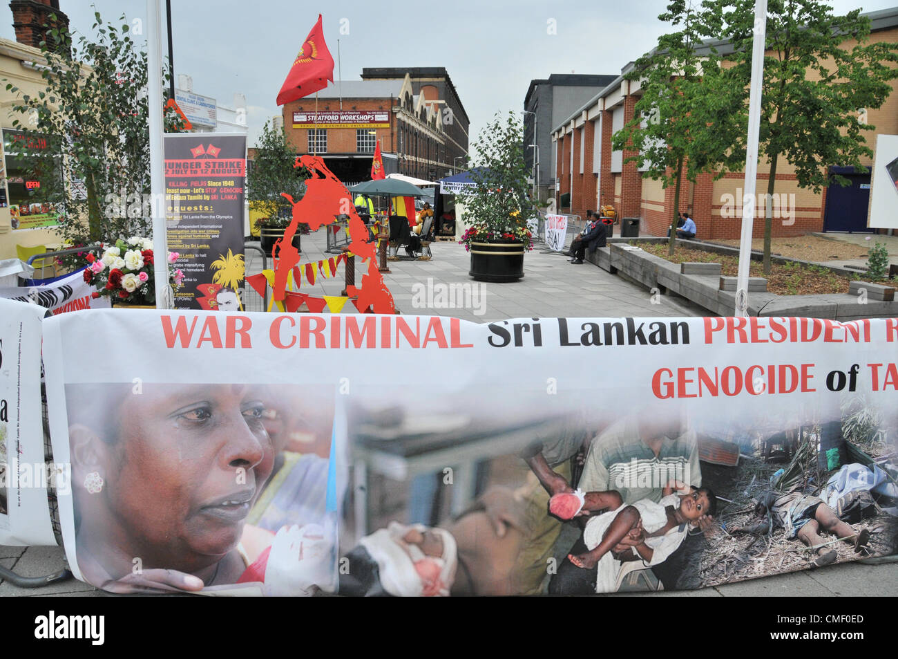 Stratford, Londra, Regno Unito. Il 1 agosto 2012. Il sito del Tamil attivista politico, Gobi Sivanthan è l'undicesimo giorno [iniziato XXII Luglio e si concluderà il 12 Agosto], di uno sciopero della fame in una tenda a soli cinque minuti a piedi dal centro commerciale Westfield e il Parco Olimpico. Questo è per ricordare "Black luglio " quando il governo dello Sri Lanka ha avuto un pogrom contro Eelam tamil nel luglio 1983. Foto Stock