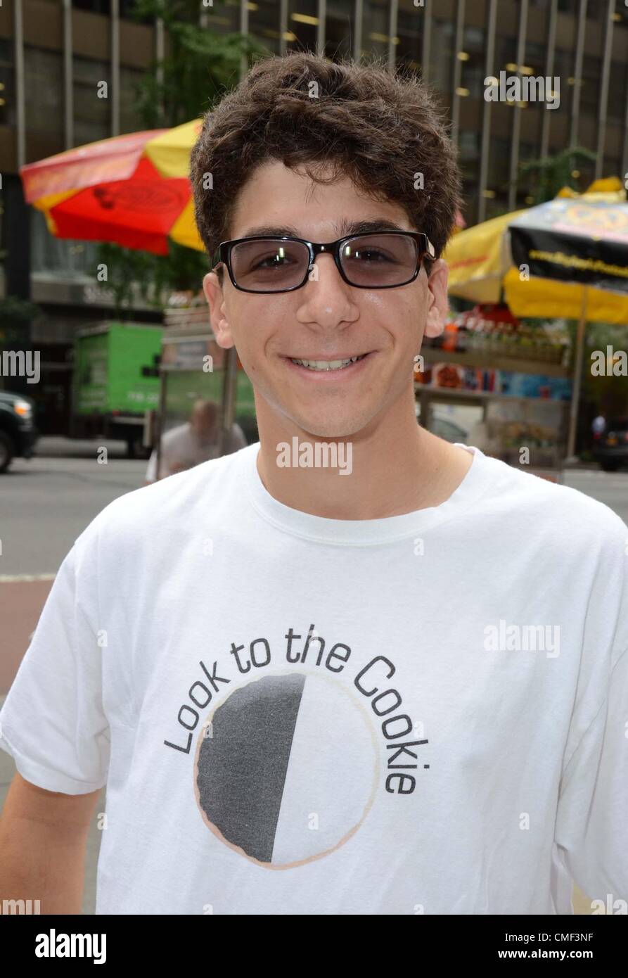 La ventola a una apparizione pubblica per Soup Nazi di Seinfeld cibo Carrello in NYC, Pix Plaza, New York, NY Agosto 1, 2012. Foto di: Derek Storm/Everett Collection Foto Stock