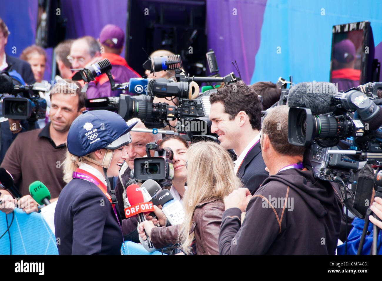 Zara Phillips intervistata a Greenwich Park a Londra il martedì 31 luglio, 2012. Parte della Gran Bretagna per la gestione degli eventi equestri squadra che ha vinto un argento olimpico medaglia al London 2012 giochi. Foto Stock