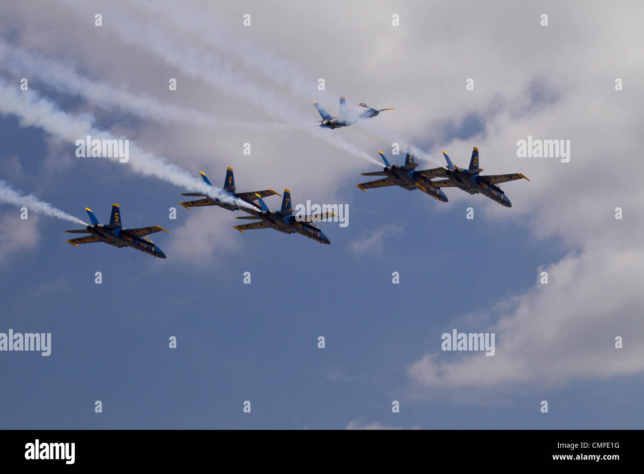 2 agosto 2012. US Navy dimostrazione di volo Squadron, F/A-18 Hornet, Blue Angels pratica, Seattle, Washington, 2 agosto 2012, Seafair Foto Stock