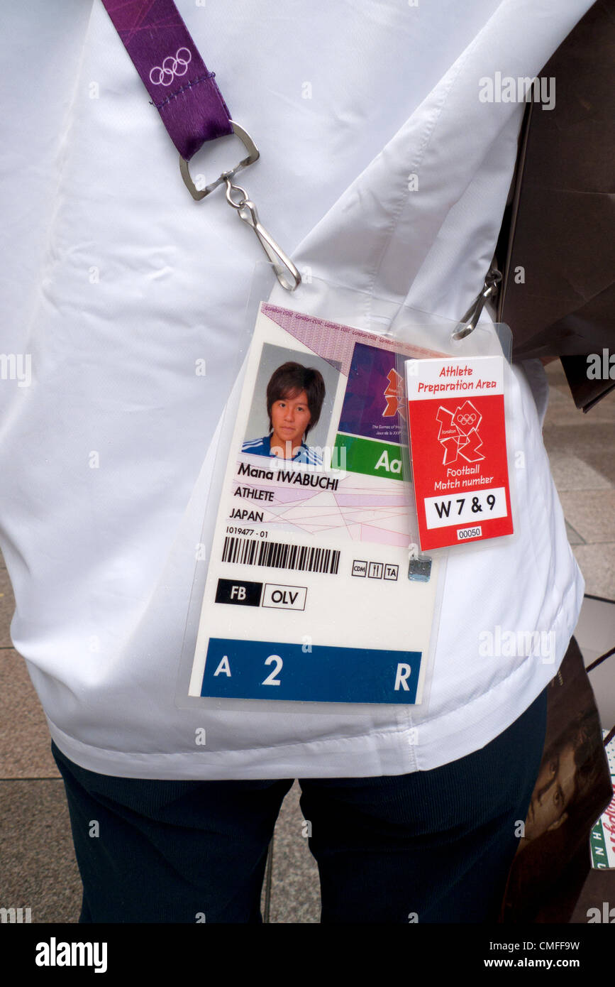 2 agosto 2012 - Cardiff Wales UK - La scheda ID di Mana Iwabuchi, membro di donne giapponesi della squadra di calcio in Cardiff City Centre un giorno prima della loro partita contro il Brasile in campo femminile Quarti di Finale al Millennium Stadium di Olimpiadi di Londra 2012. Foto Stock