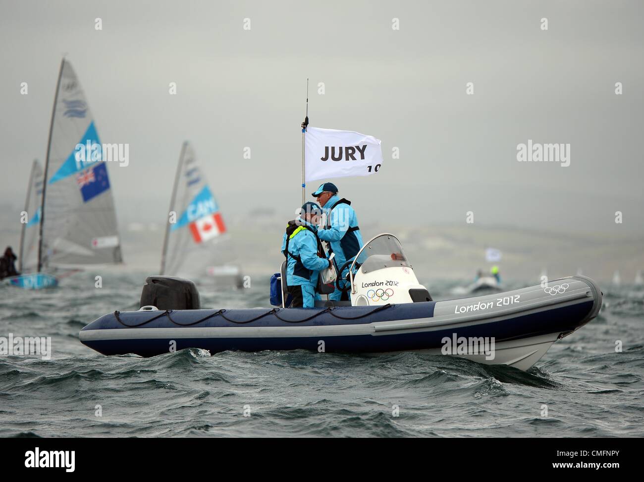 Vela olimpica, azione durante il London 2012 Giochi Olimpici a Weymouth e Portland Venue, Dorset, Gran Bretagna, UK. Gara barca giuria agosto 03rd, 2012 foto: Dorset Servizio media Foto Stock