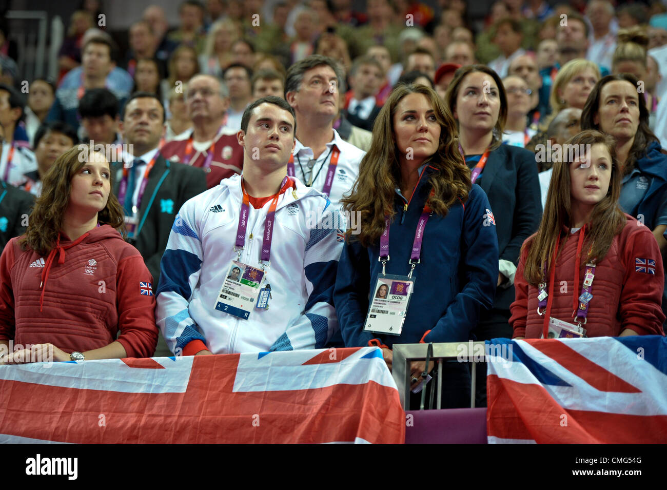 London 2012. La ginnastica dei singoli apparecchi finali 5.8.12 North Greenwich Arena . La Duchessa di Cambridge in presenza con membri della Gran Bretagna Team Foto Stock