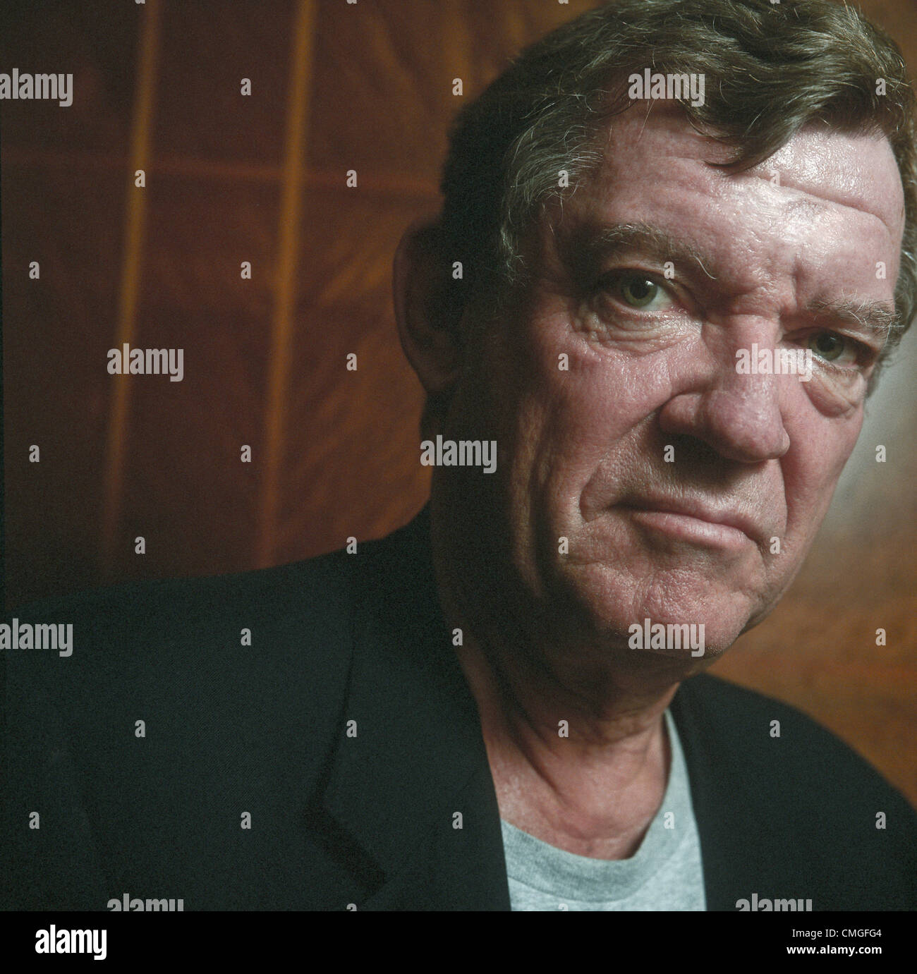 Archivio IMMAGINE: New York, Stati Uniti d'America. L'international critico d'arte Robert Hughes è morto lunedì 6 agosto 2012 in un ospedale di New York, 74 anni. Il suo lavoro ha incluso " Fatal shore " e " lo shock del nuovo". Egli è visto qui a Londra per promuovere del documentario TV 'lo shock del nuovo' nel 1997. Foto Stock