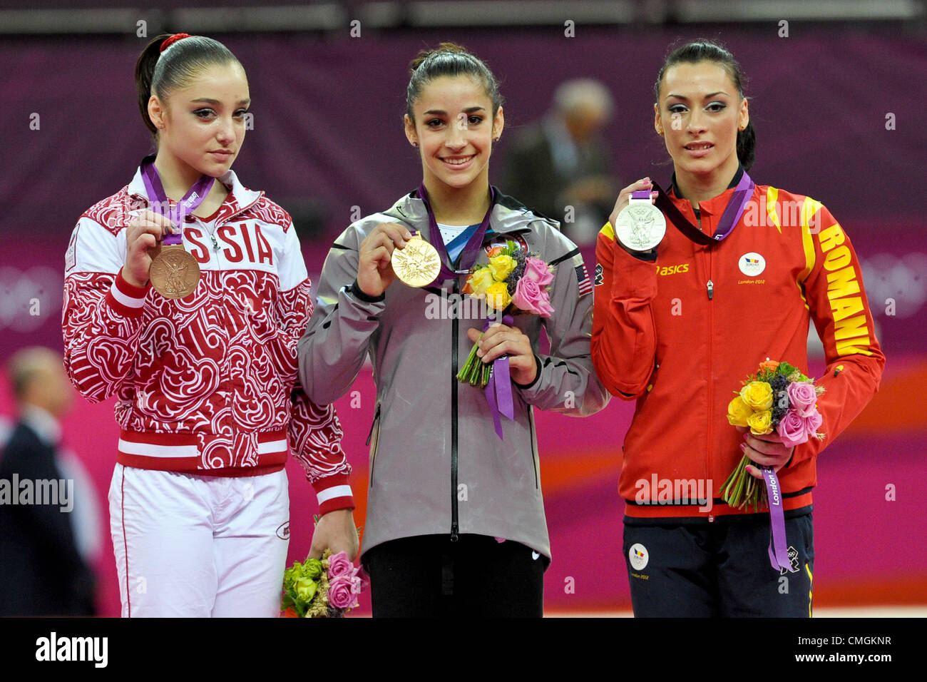 Il 7 agosto 2012. London 2012. La ginnastica dei singoli apparecchi finali 7.8.12 North Greenwich Arena . Womens piano vincitori L a R Aliya Mustafin,Alexandra Raisman,Catolina Ponar. Credito: ALAN EDWARDS / Alamy Live News Foto Stock