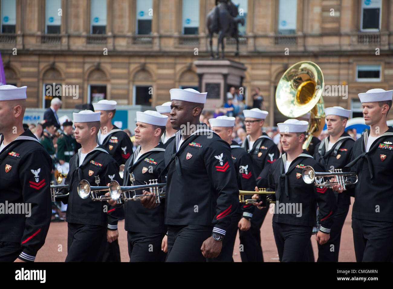 Musicisti provenienti da Stati Uniti Forze Navali Europa marching band durante una performance in George Square, Glasgow, Scozia, come parte del piping Live!, Glasgow internazionali del Festival di tubazioni. Foto Stock