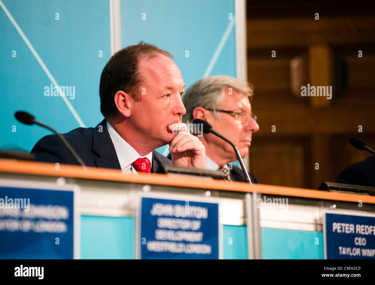 London, Regno Unito - 9 August 2012: Peter Redfern, CEO di Taylor Wimpey, durante la conferenza stampa "realizziamo un retaggio durevole dal London 2012 giochi' presso il London Media Center. Credito: pcruciatti / Alamy Live News Foto Stock