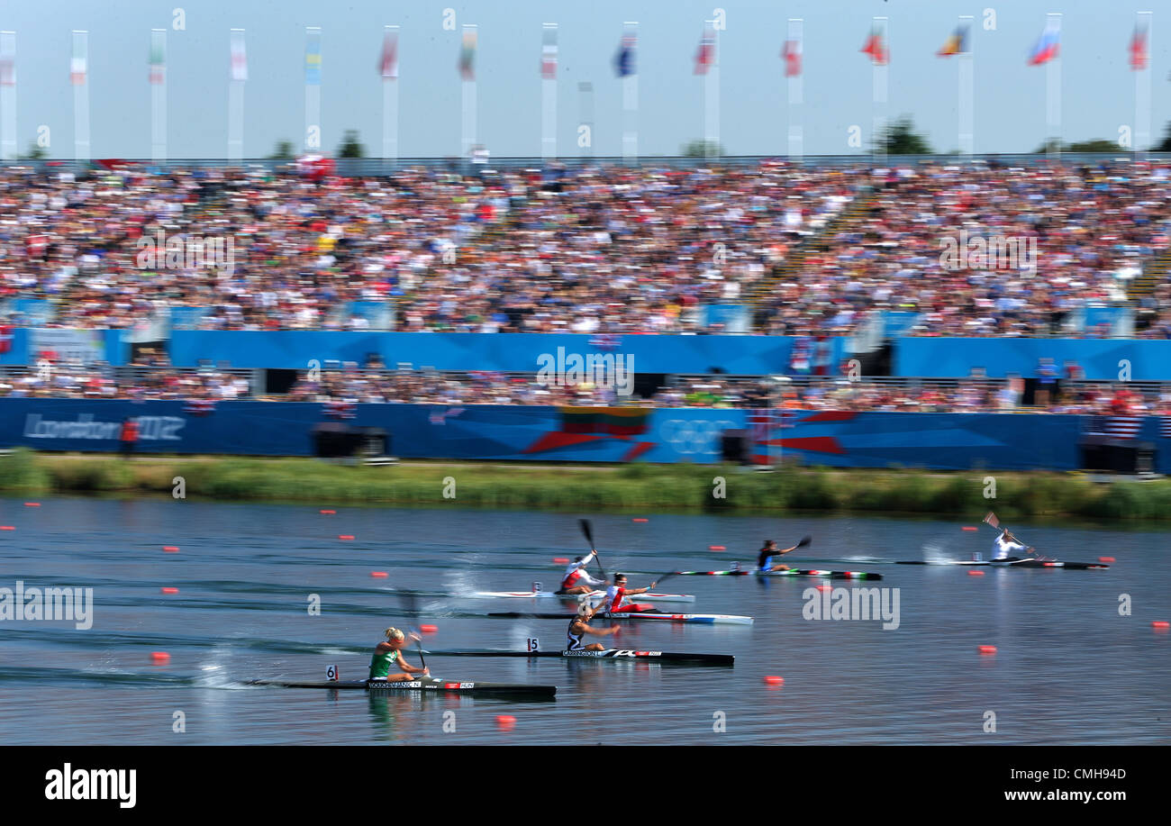 10 ago 2012. Eton Dorney, Berkshire, Inghilterra. I partecipanti competono durante le donne del kayak singolo (K1) 200m il calore della canoa sprint eventi in Eton Dorney presso il London 2012 Giochi Olimpici di Londra, Gran Bretagna, 10 agosto 2012. Foto Stock