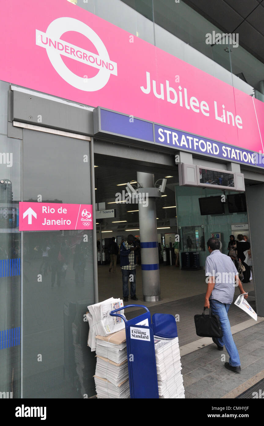 Stratford, Londra, Regno Unito. Il 13 agosto 2012. Indicazioni per "Rio de Janeiro" alla stazione di Stratford nella zona est di Londra vicino al Parco Olimpico. Rio ospiterà i prossimi giochi olimpici estivi nel 2016. Foto Stock