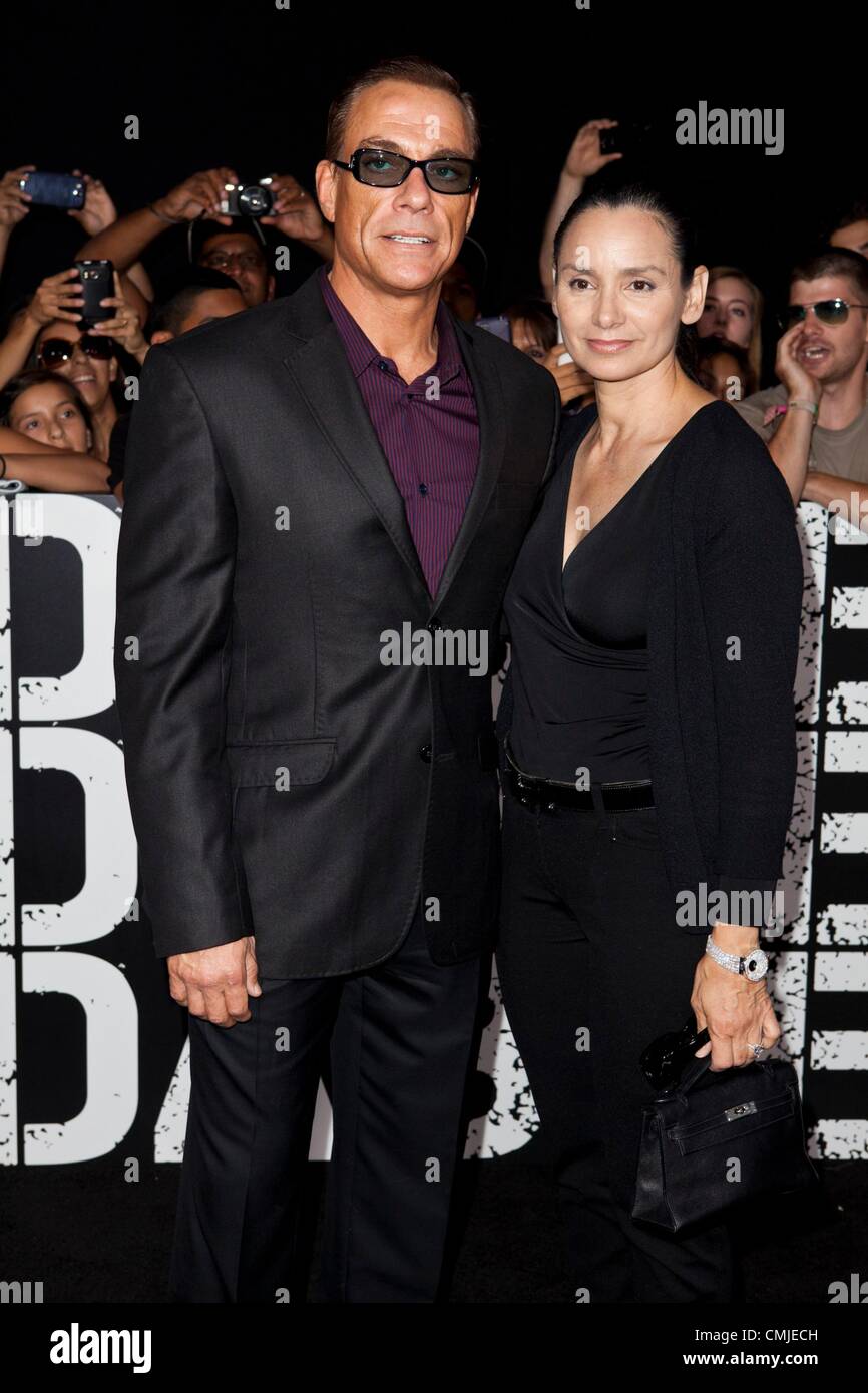 Jean Claude Van Damme presso gli arrivi per la sostituzione delle parti soggette a usura 2 Premiere, Grauman's Chinese Theatre di Los Angeles, CA il 15 agosto 2012. Foto di: Emiley Schweich/Everett Collection Foto Stock