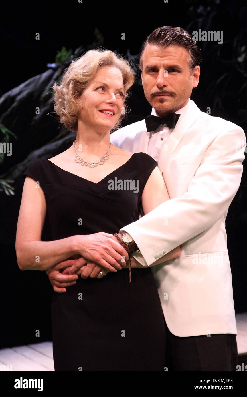 Jenny Seagrove, Dawn Steele, Finty Williams, Jason Durr e Robin Sebastian stella a Noel Coward "Vulcano", diretto da Roy Marsden al Vaudeville Theatre, Strand, Londra - 15 agosto 2012 Foto di Keith Mayhew Foto Stock