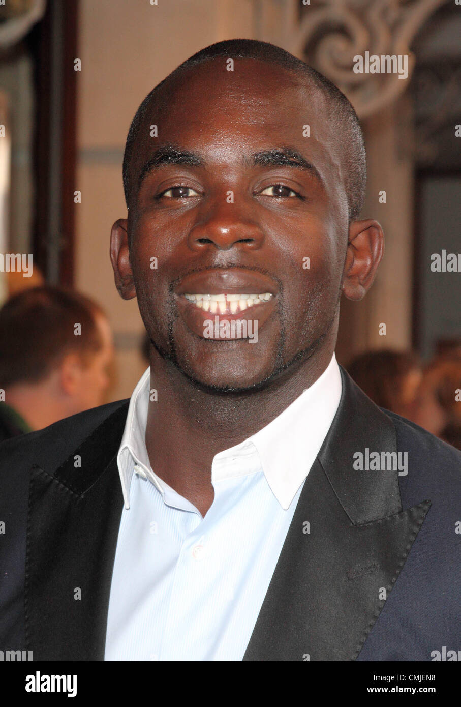 Jimmy Akingbola - Premere notte per l'RSC "Giulio Cesare" presso il Noel Coward Theatre, il St Martins Lane, London - 15 agosto 2012 Foto di Keith Mayhew Foto Stock