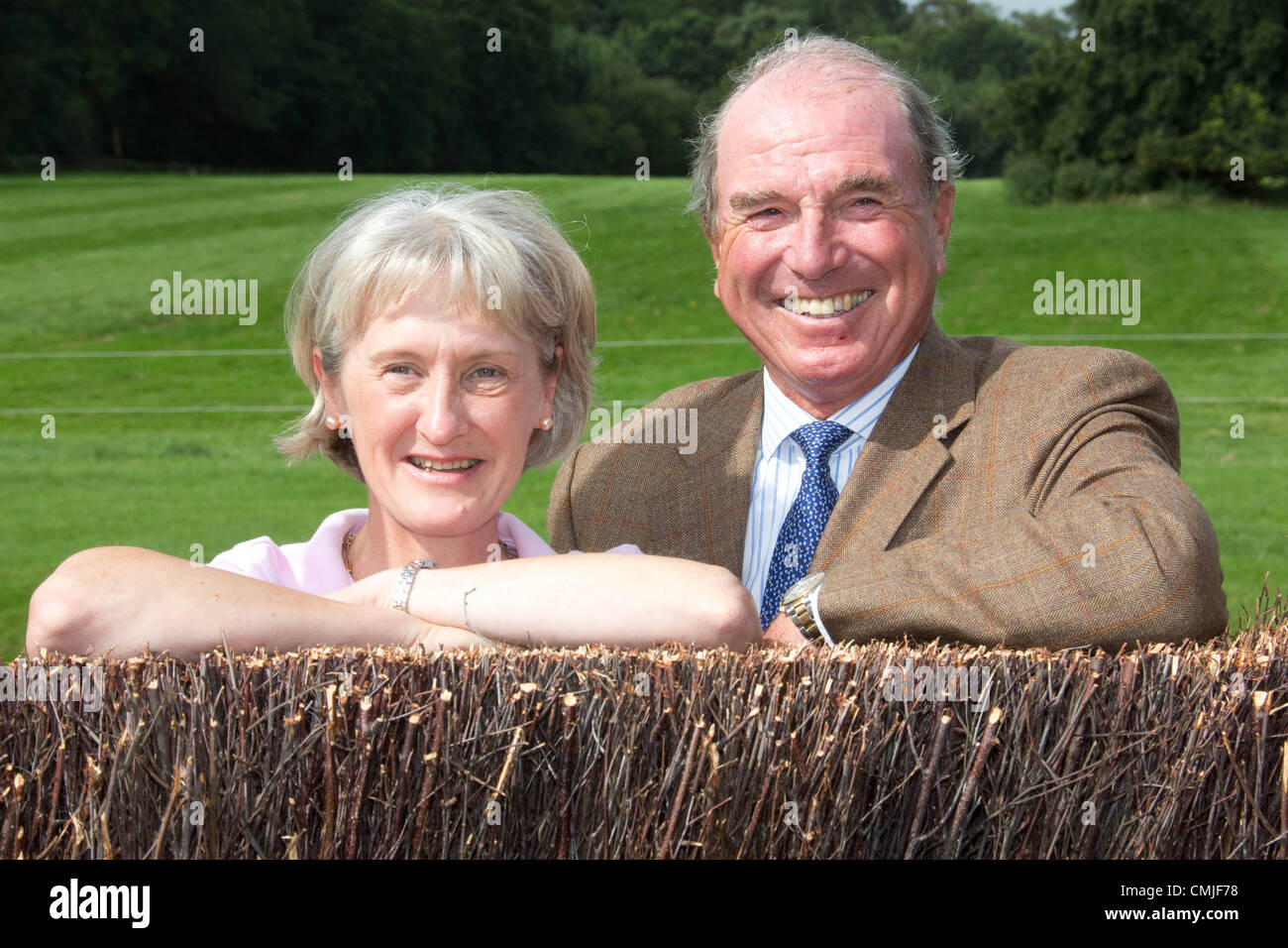 16.8.2012 la Land Rover Burghley Horse Trials Media Briefing giorno,Burghley House,Stamford, Lincolnshire. Direttore della manifestazione Elizabeth Inman e Corso Designer capitano Mark Phillips Foto Stock