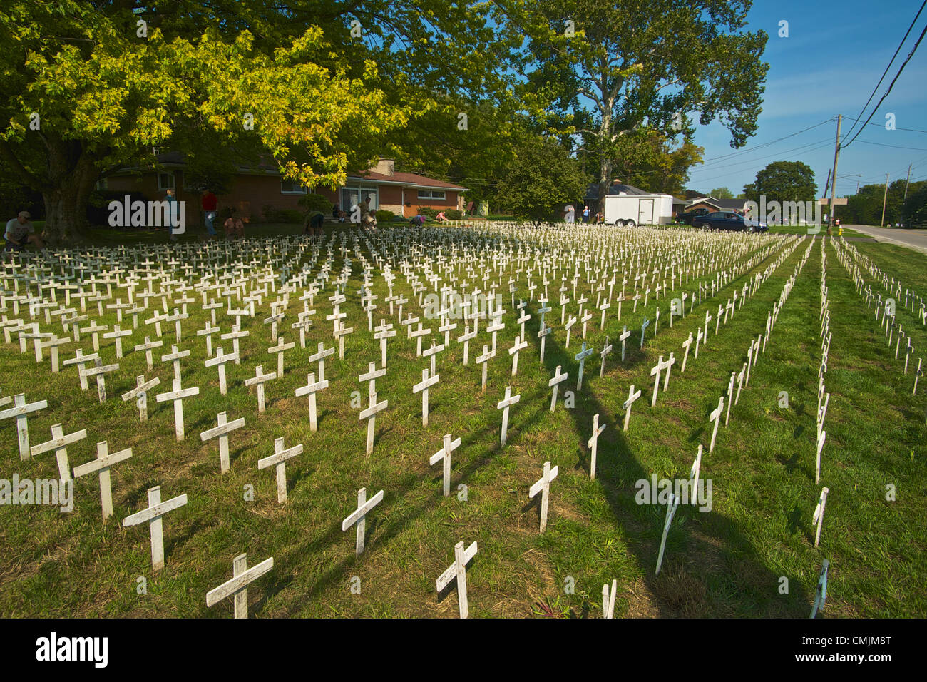 16 ago 2012. Il rispetto per la vita gruppi dall Immacolata Concezione chiesa cattolica di Port Clinton, San Giuseppe chiesa cattolica di Marblehead, e St. Mary's cattolica bizantina chiesa di Marblehead Ohio enunciati 3500 attraversa per rappresentare il quotidiano tasso di aborto negli Stati Uniti Foto Stock