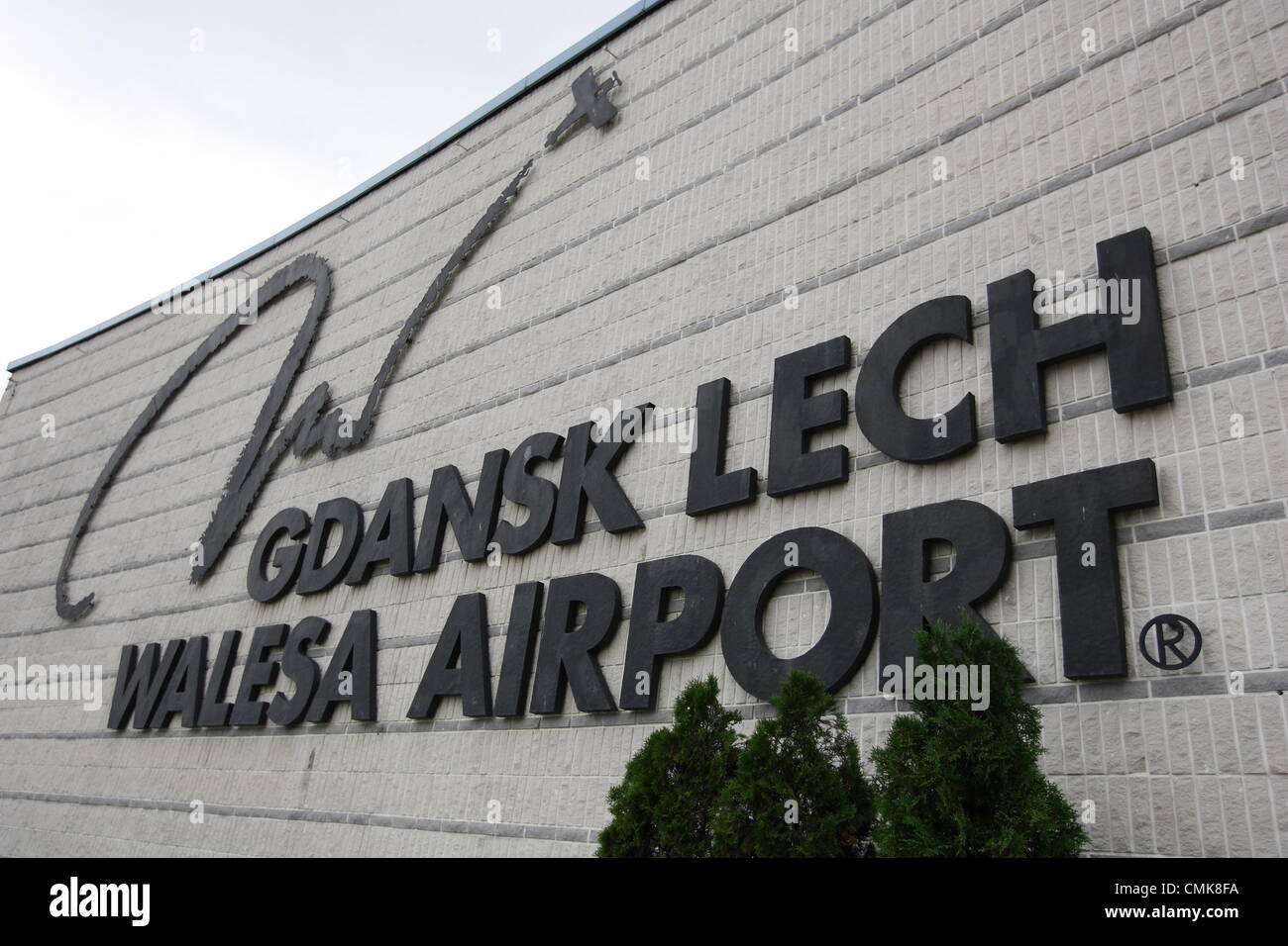 Gdansk, Polonia 22nd, Agosto 2012Aeroporto Lech Walesa di Danzica, Diritto e Giustizia parte conferenza stampa su contoversions in cooperante Michal Brosmio figlio di polacco aveva lavorato per il proprietario della fallita parabank giallo oro, che è attualmente in fase di esame da parte dei procuratori polacca. Foto Stock