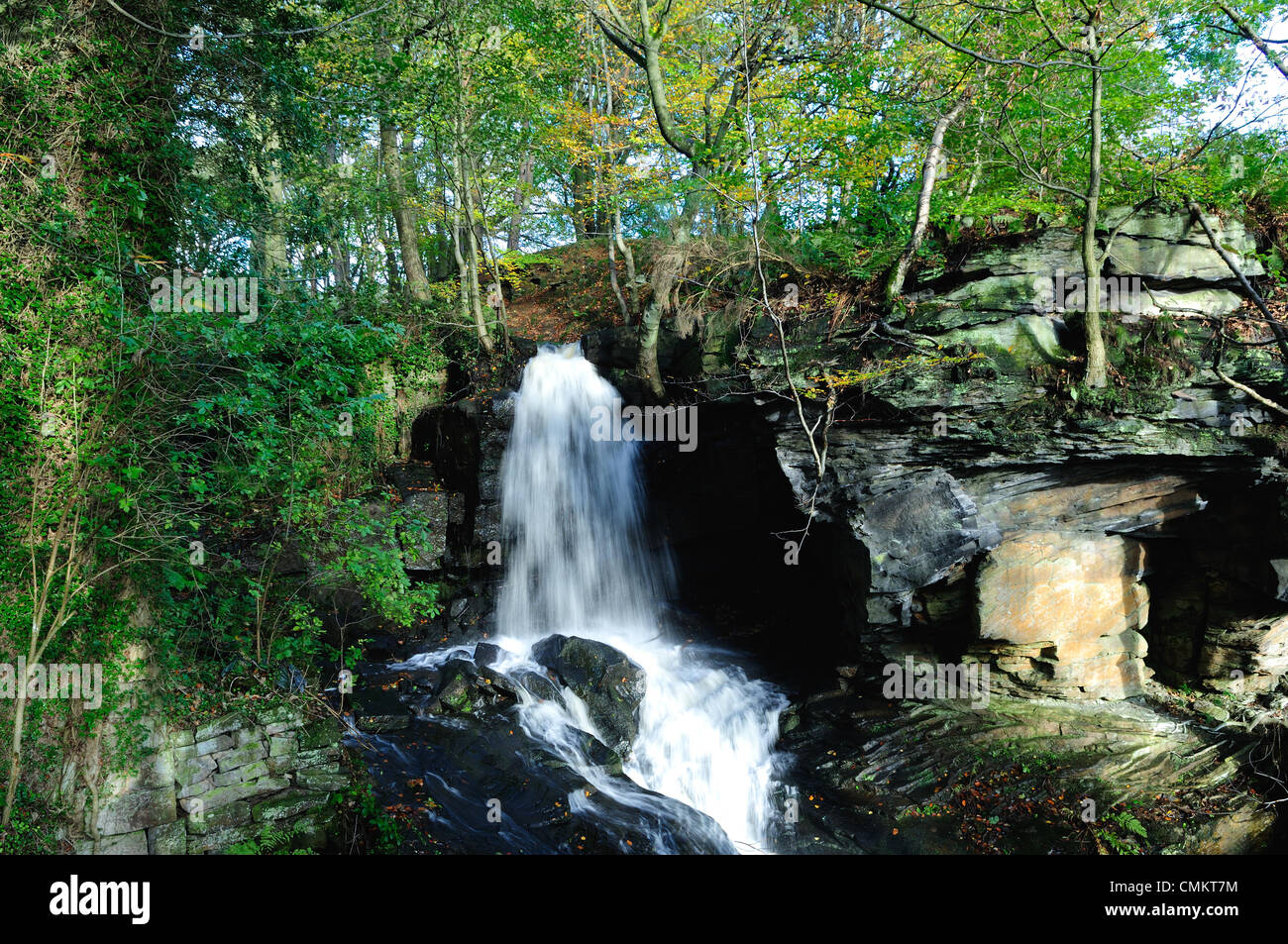 Valle Lumsdale, Derbyshire, Regno Unito. 3 Novembre, 2013. Una gola boscosa di eccezionale bellezza naturale.parte di Sir Richard Arkwright mills. Credito: Ian Francesco/Alamy Live News Foto Stock