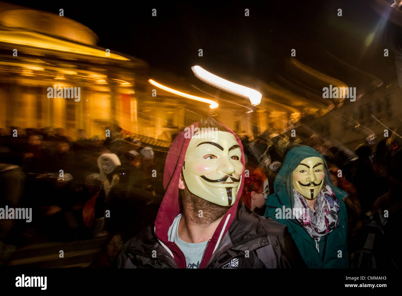Londra, Regno Unito. 5 novembre 2013. "Maschera illion Marzo" protesta in London Credit: Guy Corbishley/Alamy Live News Foto Stock