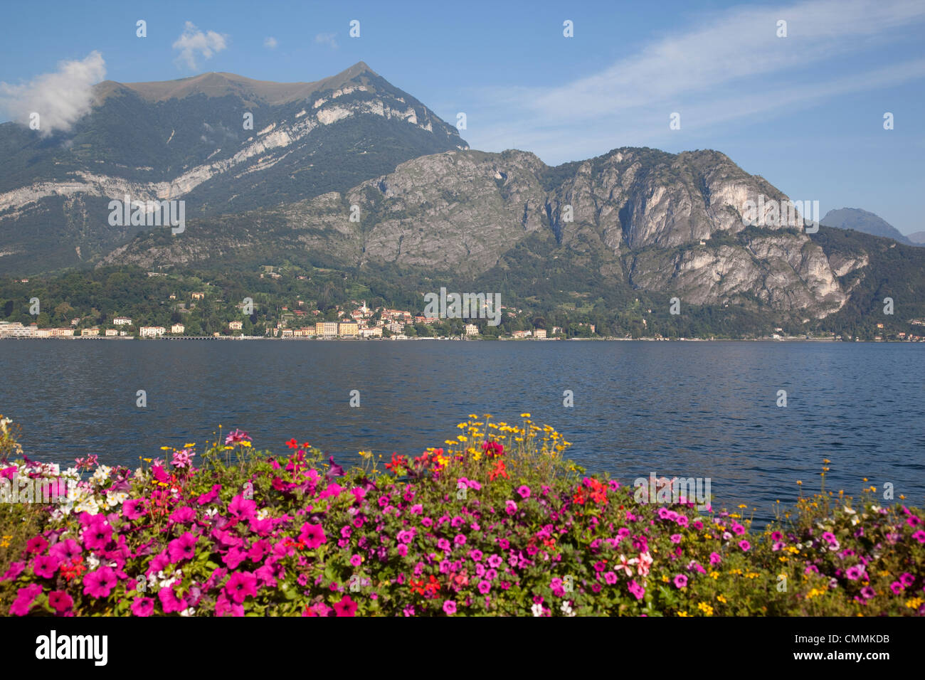 Vista del lago guardando verso Cadenabbia, Bellagio Lago di Como, Lombardia, laghi italiani, l'Italia, Europa Foto Stock