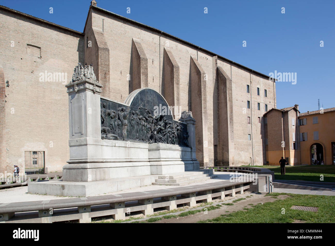 Monumento Giuseppe Verdi e Palazzo della Pilotta, Piazza del ritmo, Parma, Emilia Romagna, Italia, Europa Foto Stock