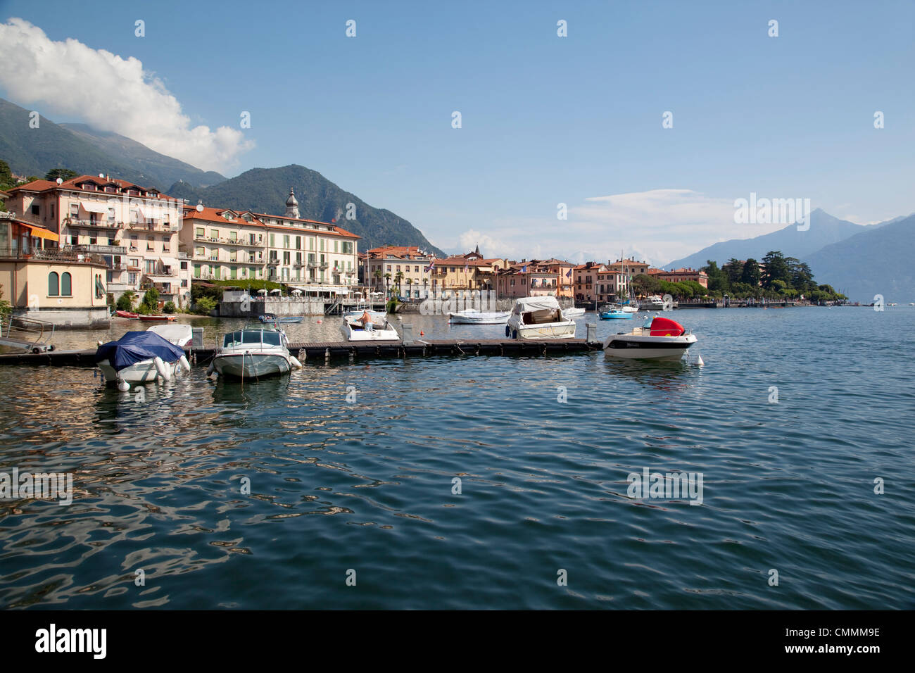 La città e il Lago di Como, Menaggio, Lombardia, laghi italiani, l'Italia, Europa Foto Stock