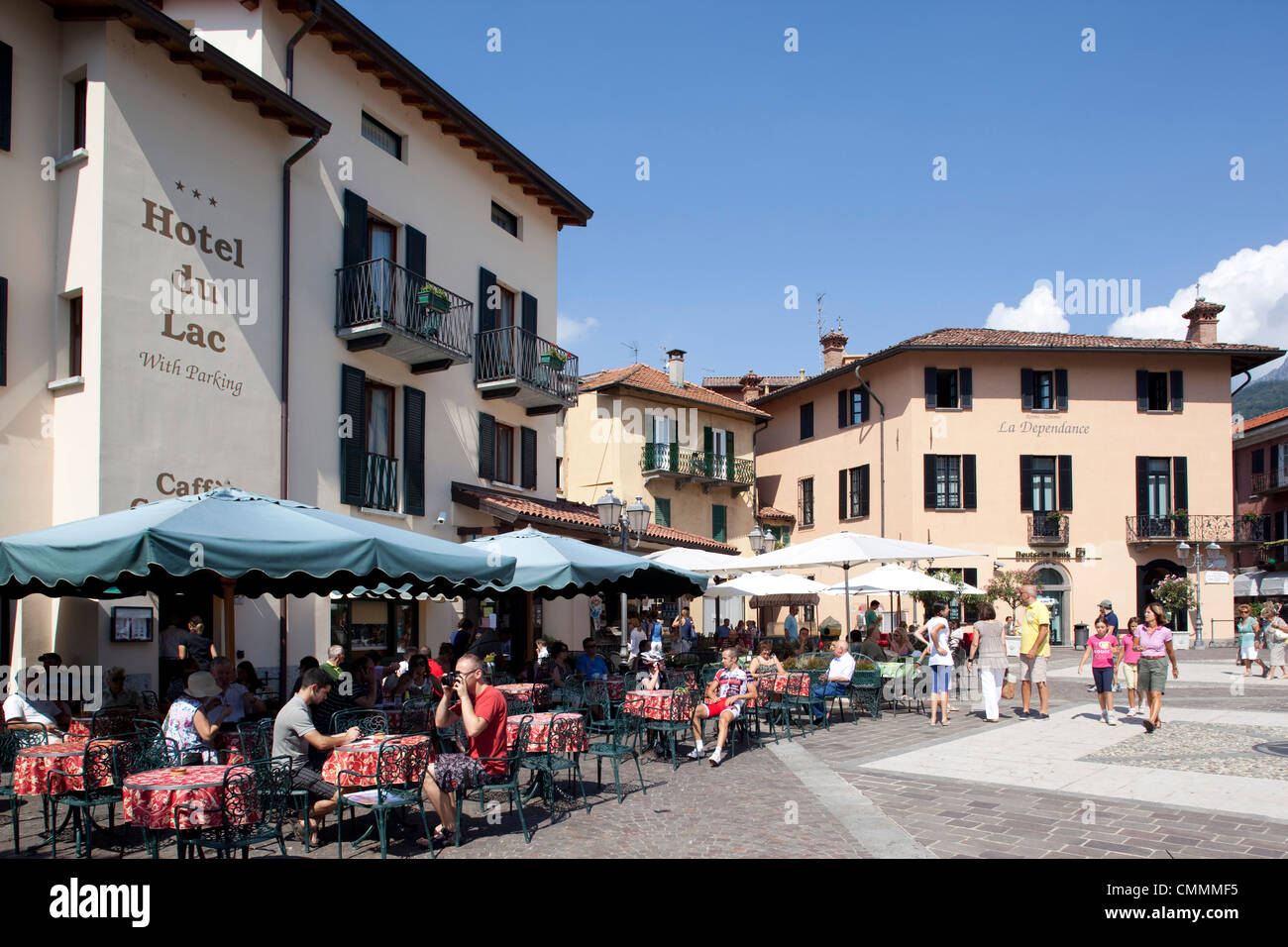 La piazza e il cafe, Menaggio, Lago di Como, Lombardia, Italia, Europa Foto Stock