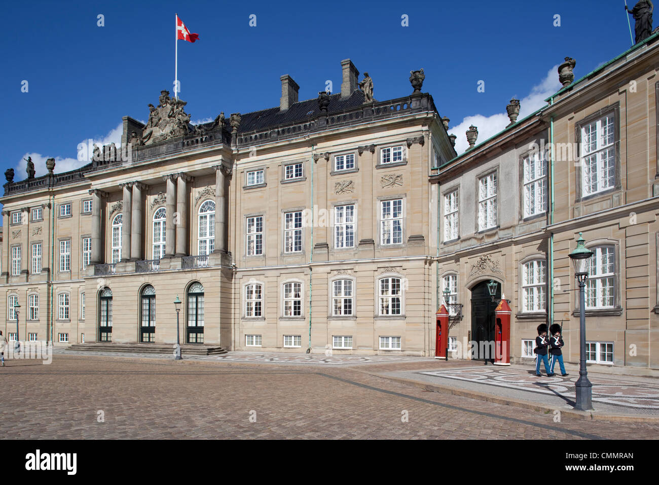Le protezioni presso il Castello di Amalienborg, Copenhagen, Danimarca, in Scandinavia, Europa Foto Stock
