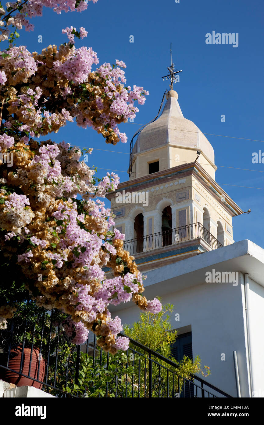 Campanile della chiesa in un villaggio vicino a Vanato, ZANTE, ISOLE IONIE, isole greche, Grecia, Europa Foto Stock Campanile della chiesa in un villaggio vicino a Vanato, ZANTE, ISOLE IONIE, isole greche, Grecia, Europa Foto Stock