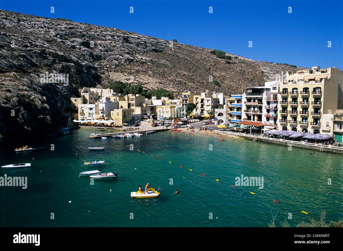 Vista sulla baia, Xlendi a Gozo, Malta, Mediterraneo, Europa Foto Stock