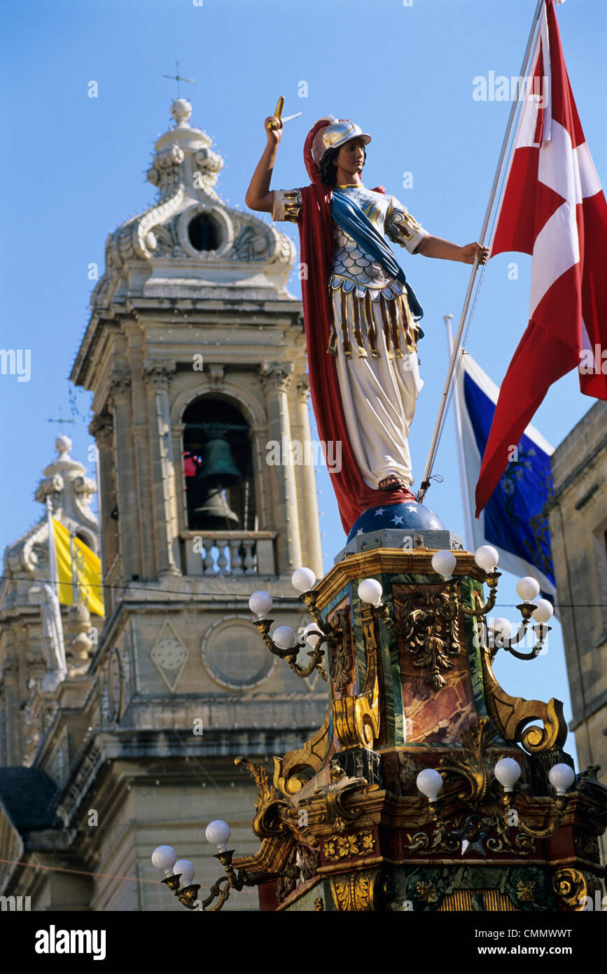 La chiesa di Nostra Signora delle Vittorie durante le celebrazioni per la Giornata della vittoria del 8 settembre, Senglea, Malta, Mediterraneo, Europa Foto Stock