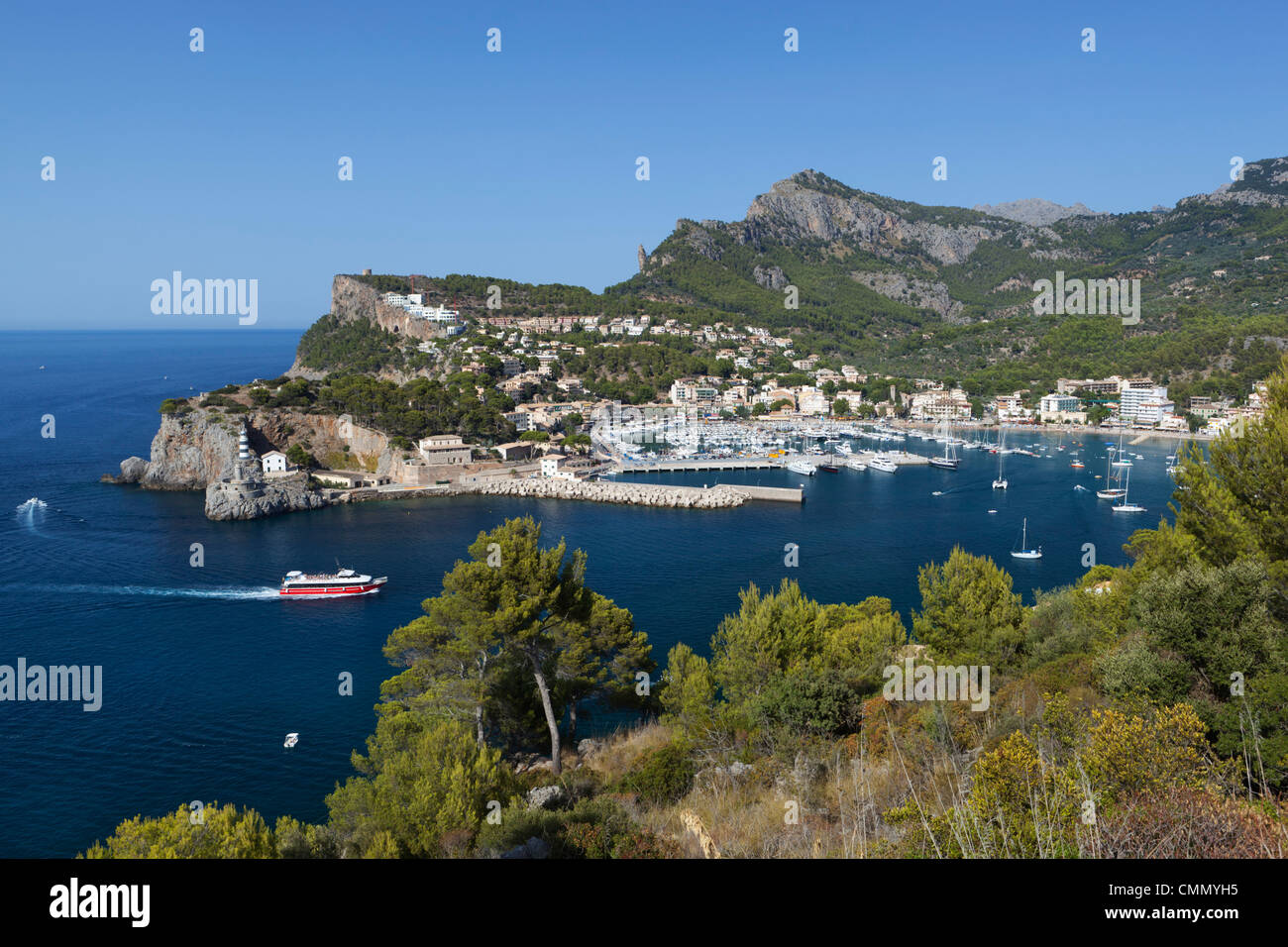 Vista sulla baia e sul porto ed a Port de Soller Maiorca (La Maiorca, isole Baleari, Spagna, Mediterraneo, Europa Foto Stock