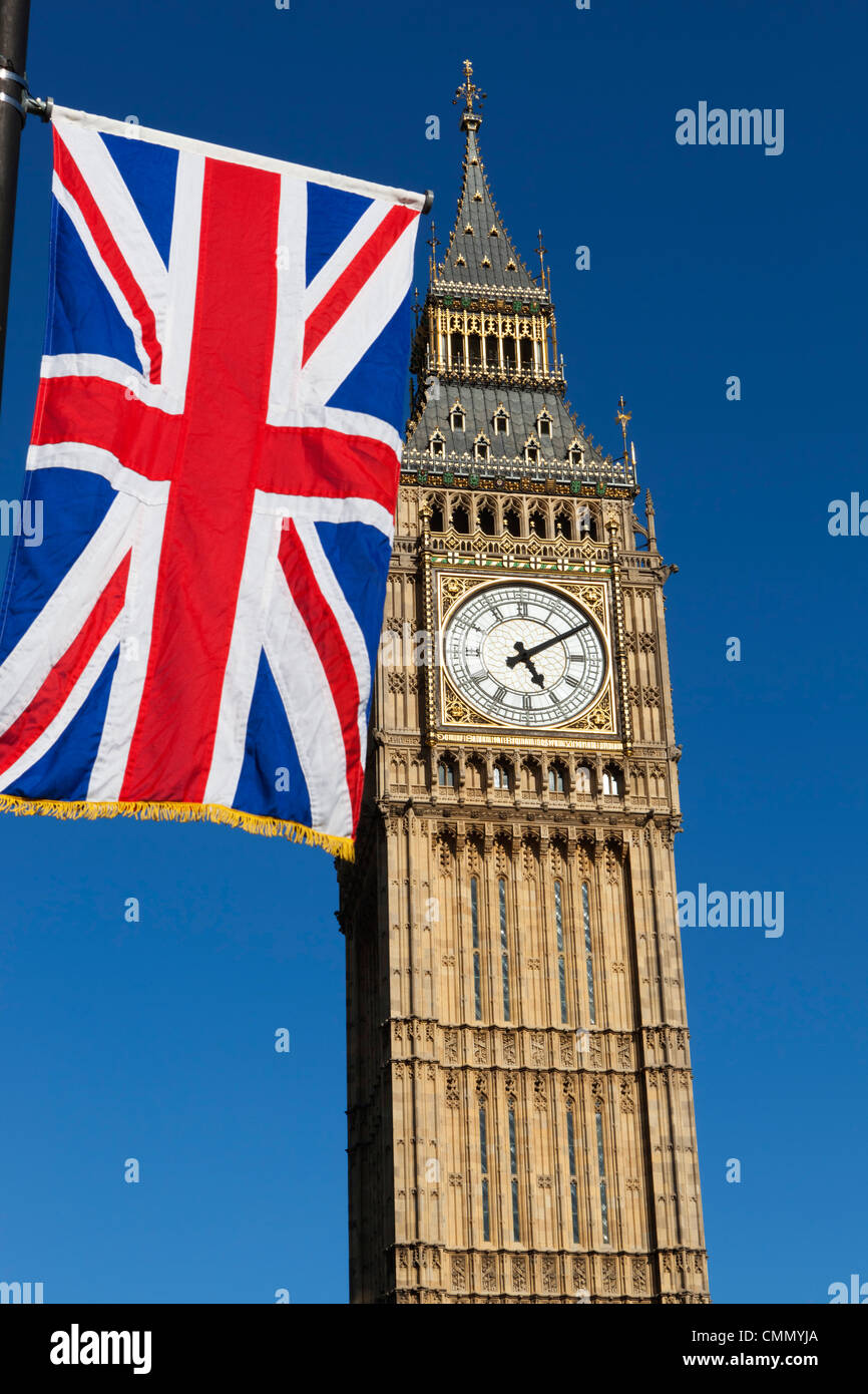 Big Ben con la bandiera europea, Westminster, Sito Patrimonio Mondiale dell'UNESCO, London, England, Regno Unito, Europa Foto Stock