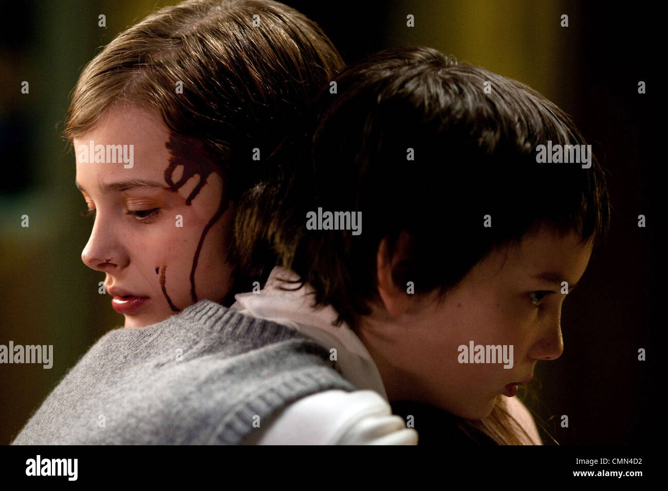 Permettetemi in (2010) CHLOE GRACE MORETZ, KODI SMIT-MCPHEE Matt Reeves (DIR) 006 COLLEZIONE MOVIESTORE LTD Foto Stock