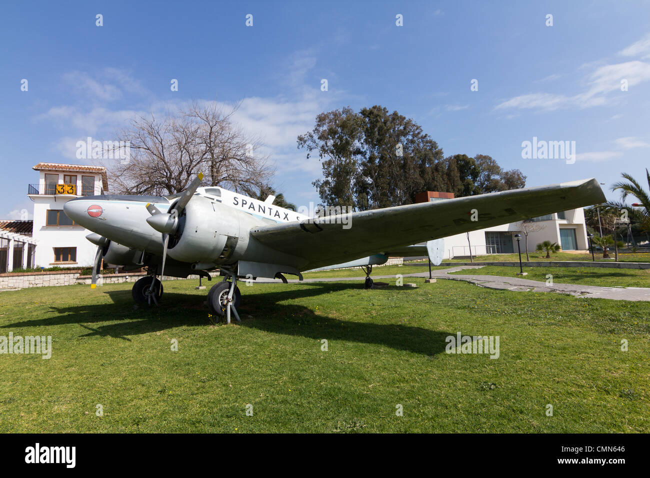 Vecchio faggio 18 aereo dalla vecchia compagnia aerea Spantax viene visualizzato in Malaga Museo Aeronautica, Spagna Foto Stock