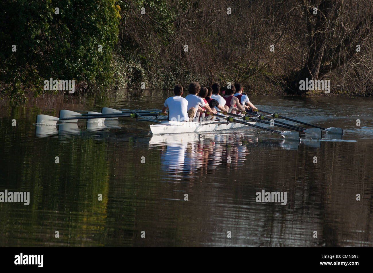 I canottieri lungo il fiume Cam vicino a Cambridge, Inghilterra. Foto Stock