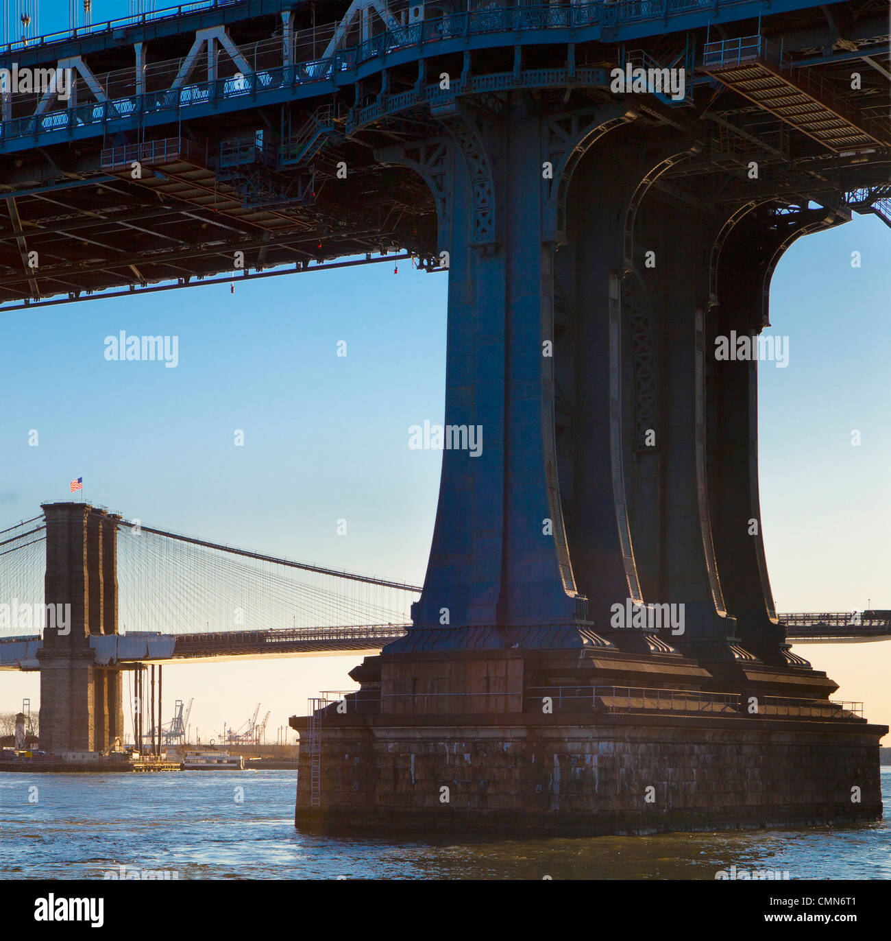 Manhattan bridge sulla giornata di sole Foto Stock
