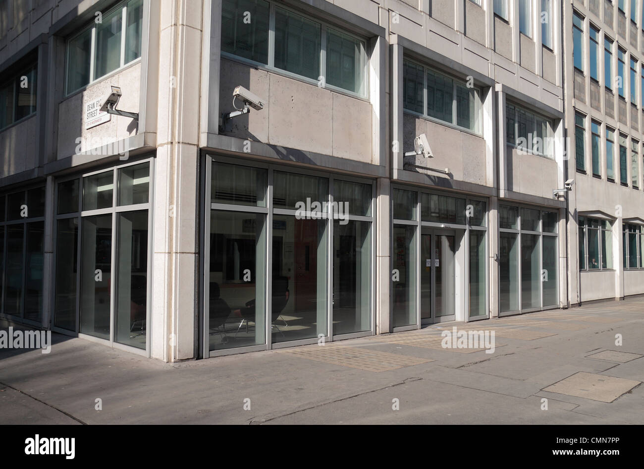 L'ingresso senza pretese per l'Ufficio del Procuratore Generale in Victoria Street, Westminster, London, Regno Unito. Foto Stock
