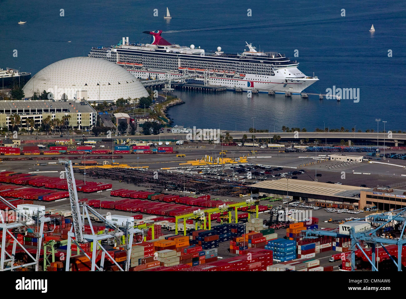 Fotografia aerea Long Beach Cruise Terminal Porto di Long Beach in California Foto Stock