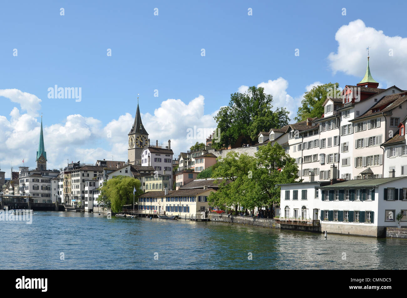 Il fiume Limmat waterfront di Zurigo. Foto Stock