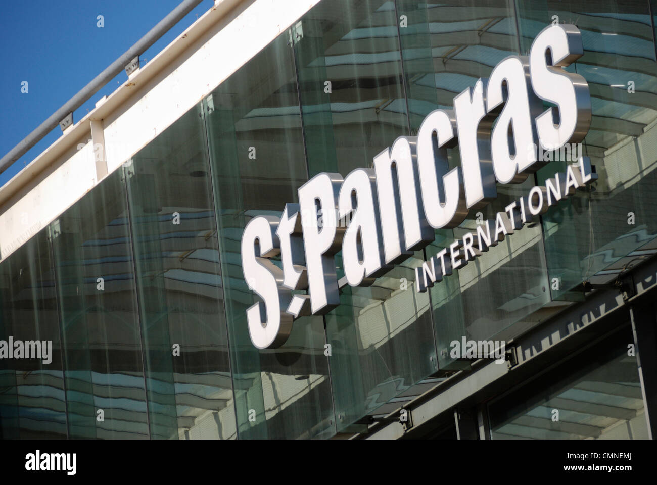 Dalla stazione ferroviaria internazionale di St Pancras segno, Londra, Inghilterra Foto Stock