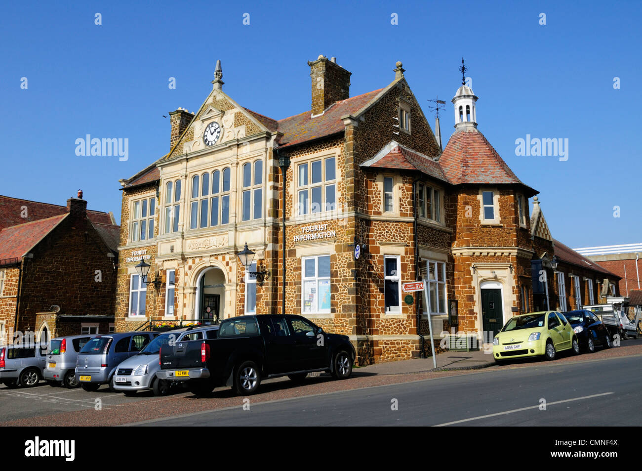 Il municipio e il Centro di Informazioni Turistiche, Hunstanton, Norfolk, Inghilterra, Regno Unito Foto Stock