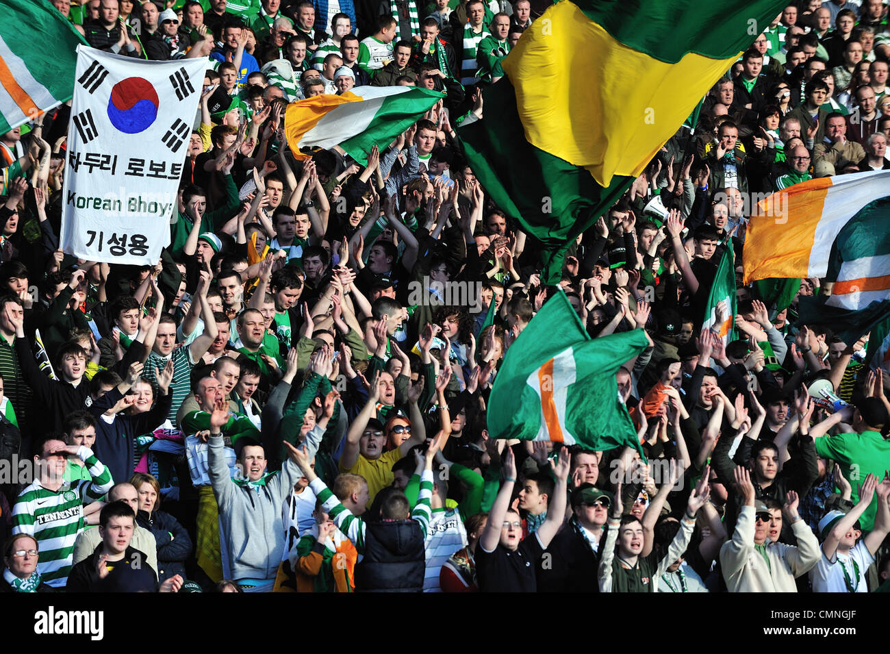 Celtic ultras gruppo ventole la brigata verde alla finale di League Cup a Hampden Stadium. Foto Stock