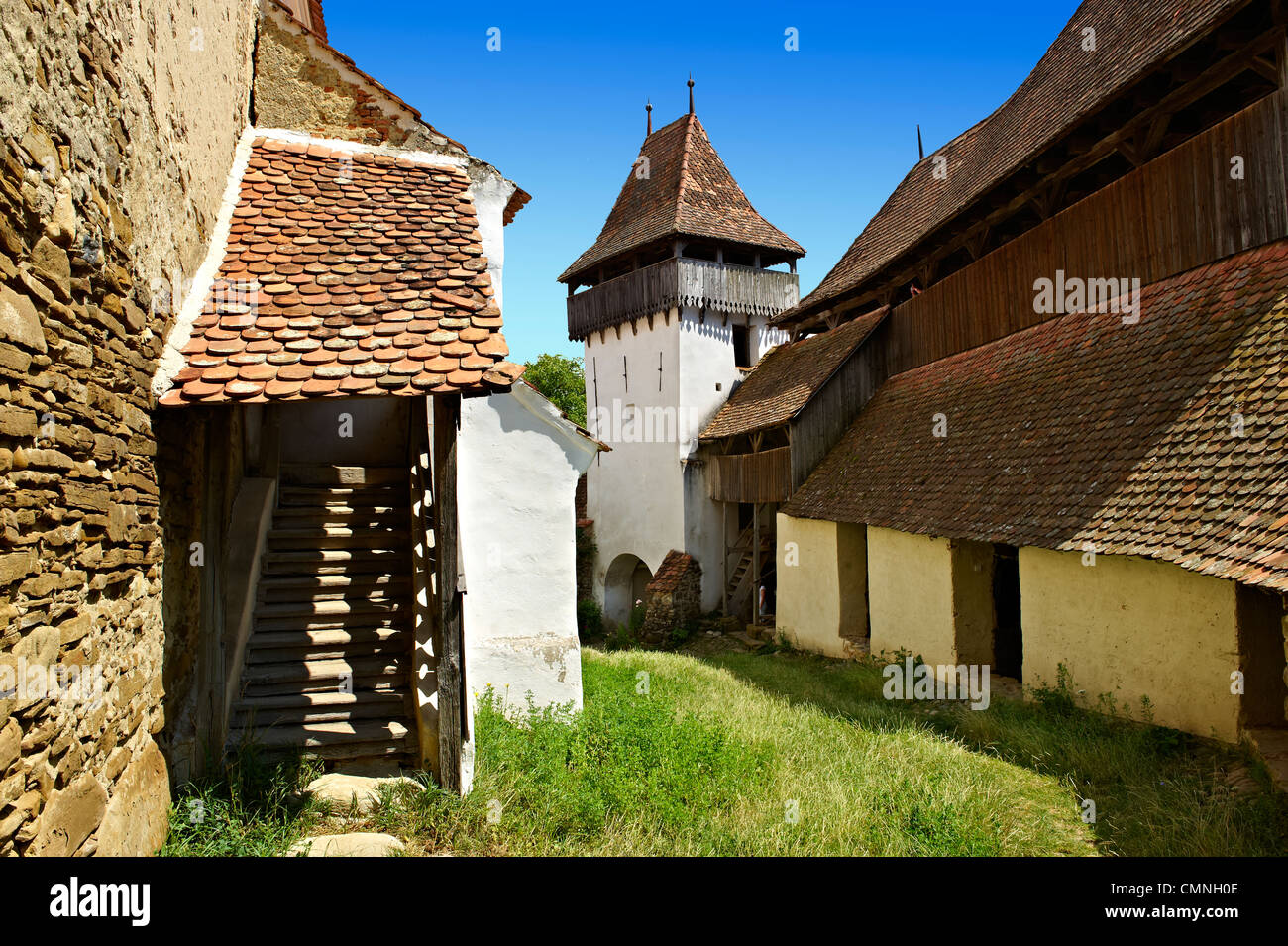 Vista frontale del Szekly fortificata medievale chiesa di Viscri, Buneşti, Brasov, in Transilvania. Foto Stock