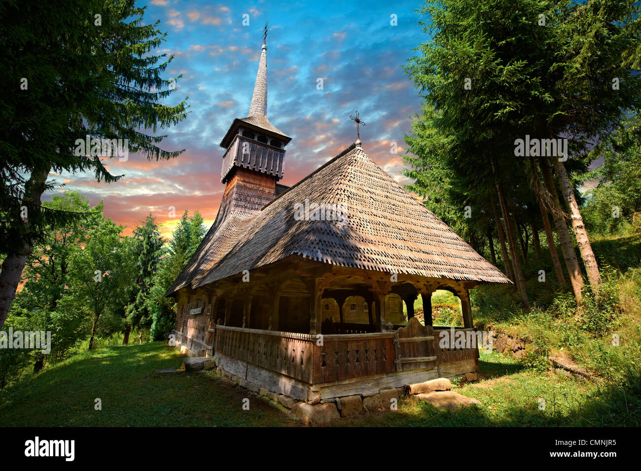 Chiese di legno ( Biserica de lemn ) - Il ' Adormirea Maicii Domnulu' Susani , Maramures, nel nord della Transilvania, Romania Foto Stock