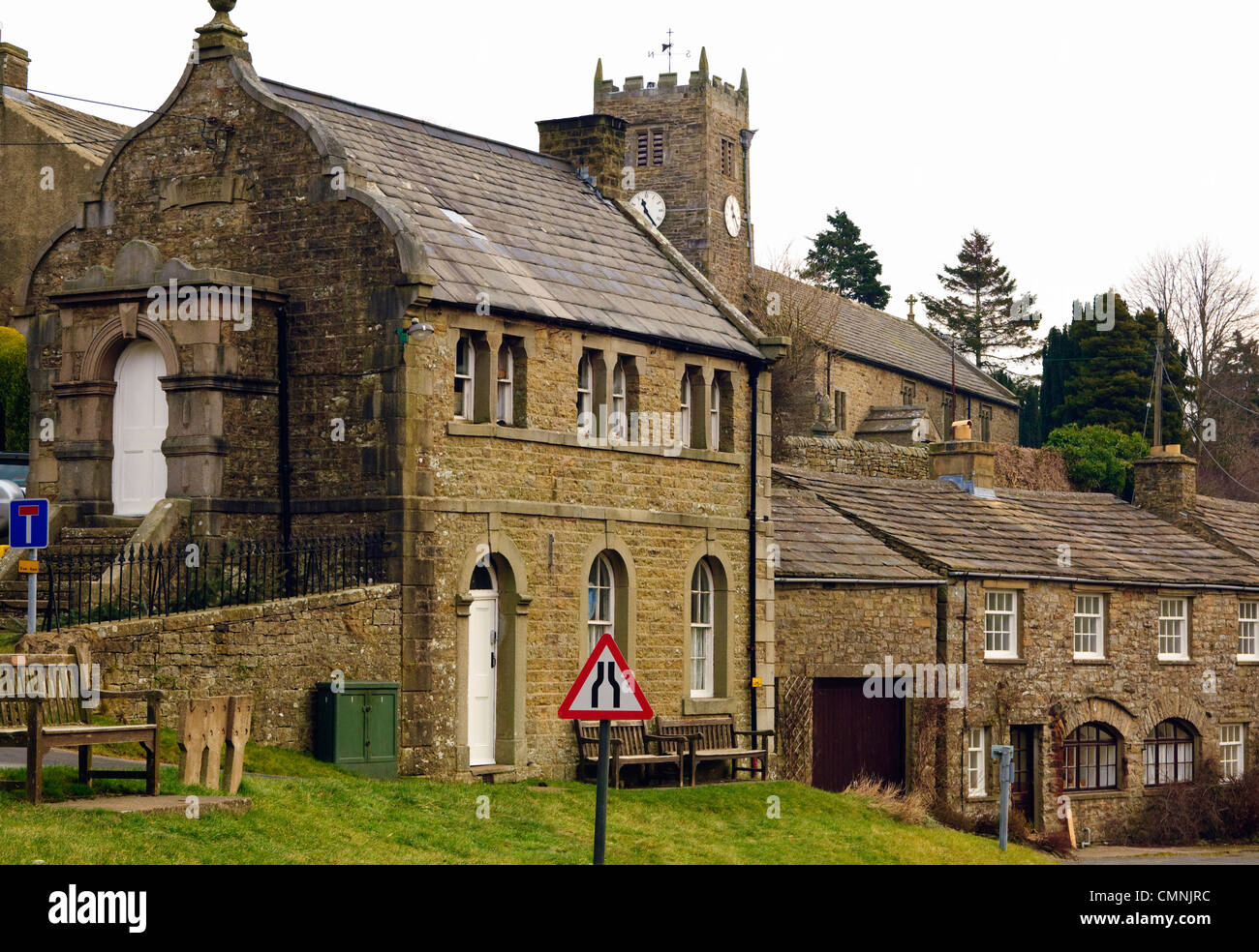 Istituto letterario e chiesa a Muker, Swaledale, North Yorkshire Foto Stock