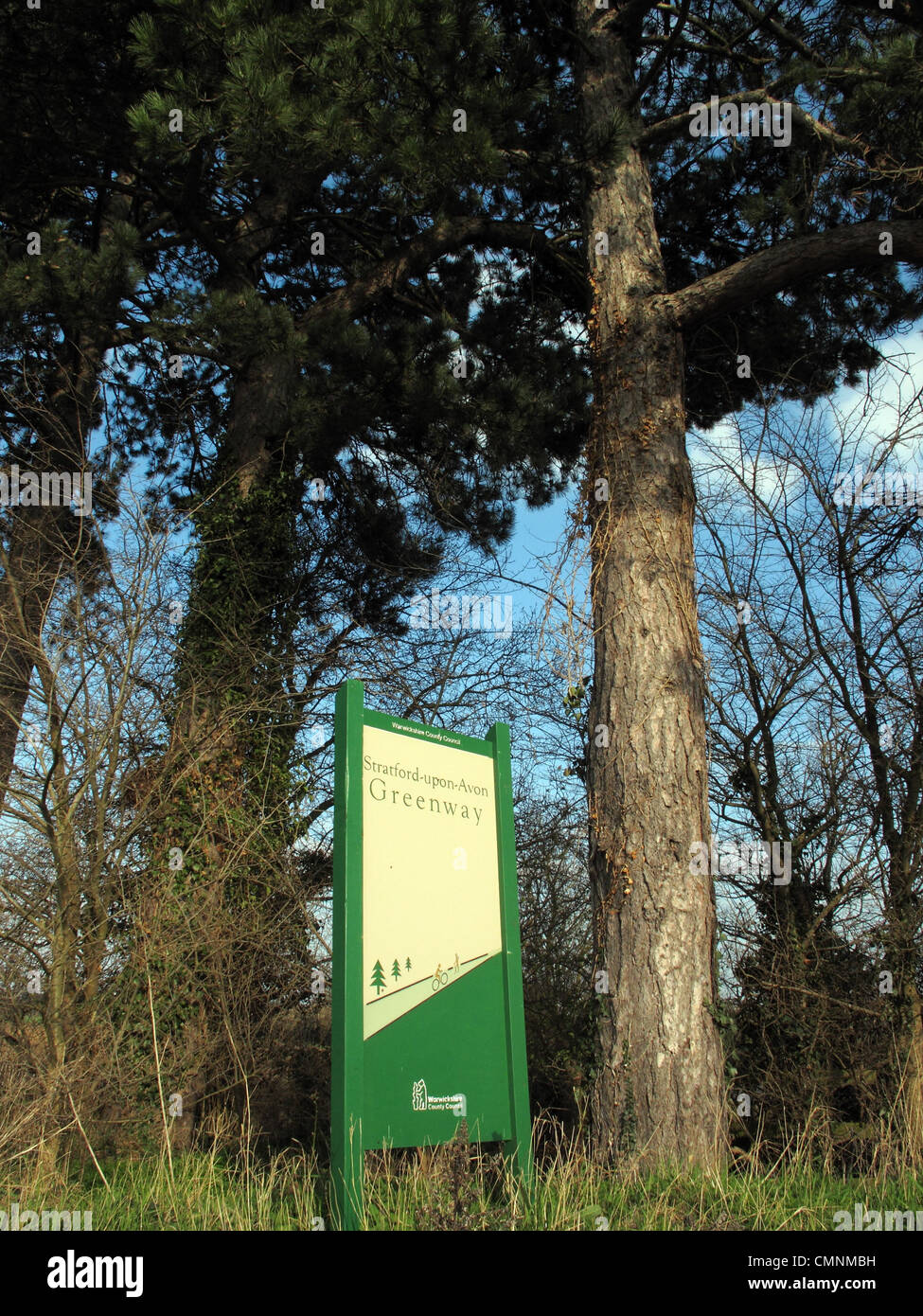 Sign on theGreenway, sentiero creato dal percorso di una vecchia linea ferroviaria a Stratford upon Avon, utilizzato da ciclisti ed escursionisti Foto Stock
