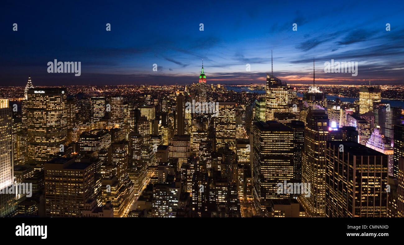 Una vista di Manhattan dal Rockfeller Center durante le vacanze nella città di New York, Stati Uniti d'America, il 4 gennaio 2010. (Adrien Veczan) Foto Stock