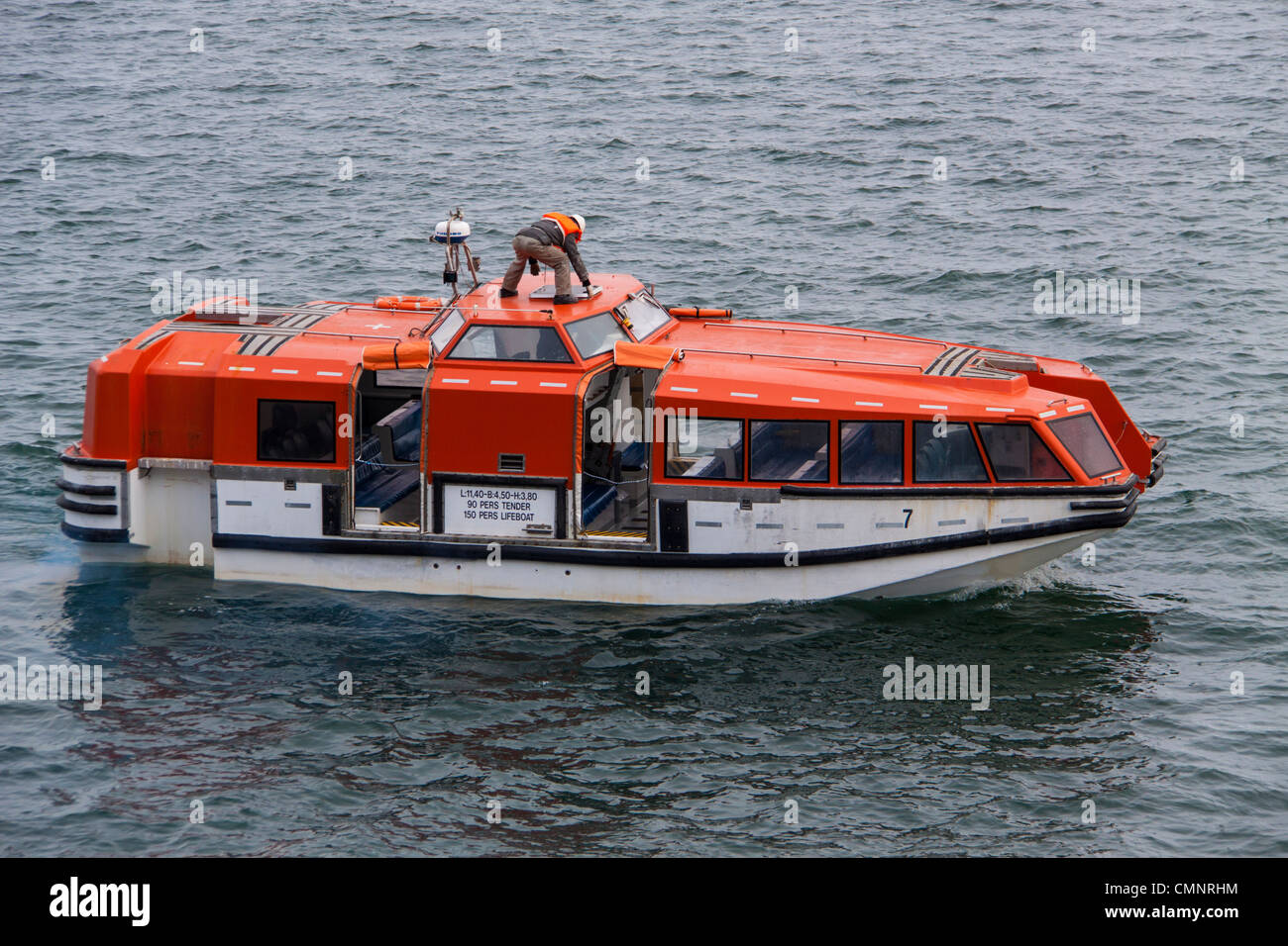 Scialuppa di salvataggio, noto anche come nave appoggio, abbassato dalla nave da crociera Maasdam, della Holland America Line, a Bar Harbor, Maine. Foto Stock