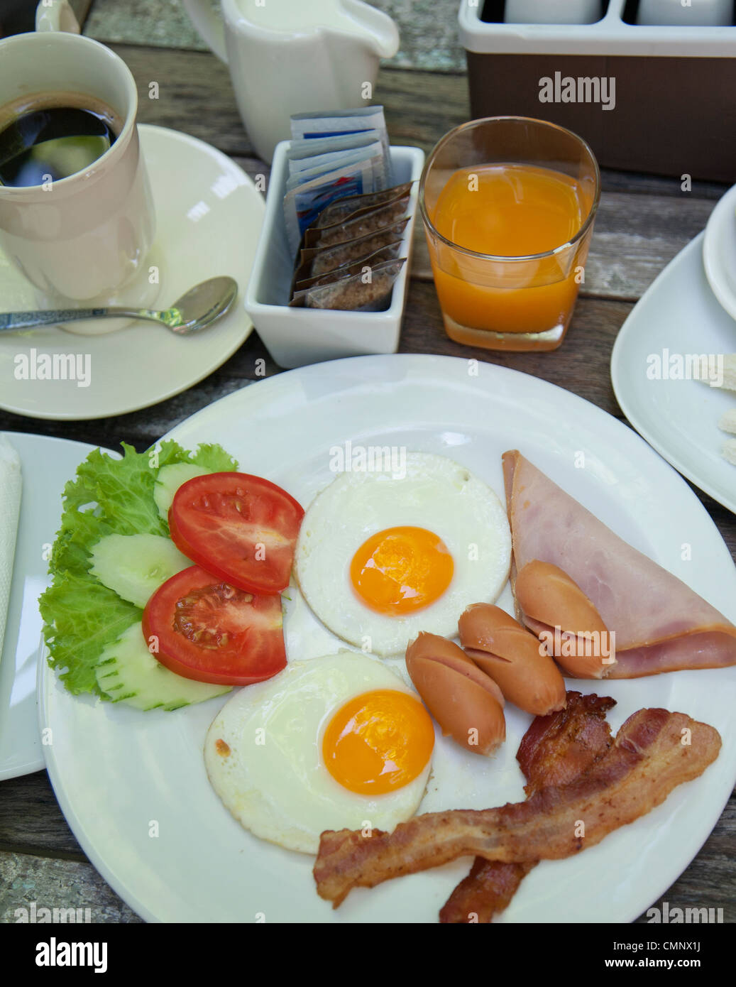 La prima colazione americana, uova, pancetta, caffè Foto Stock