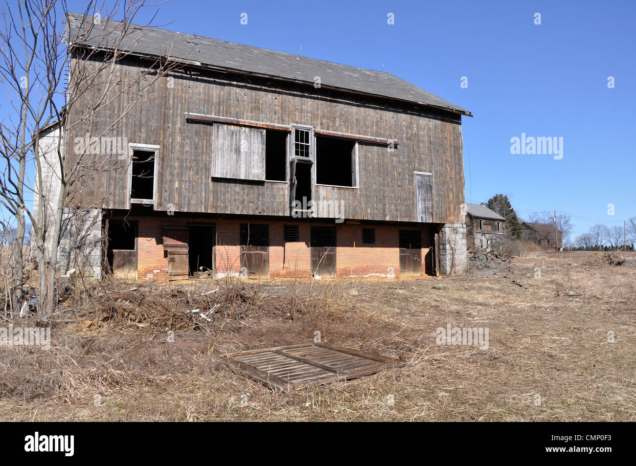 Esterno di un vecchio fienile in legno nella parte orientale della Pennsylvania Foto Stock